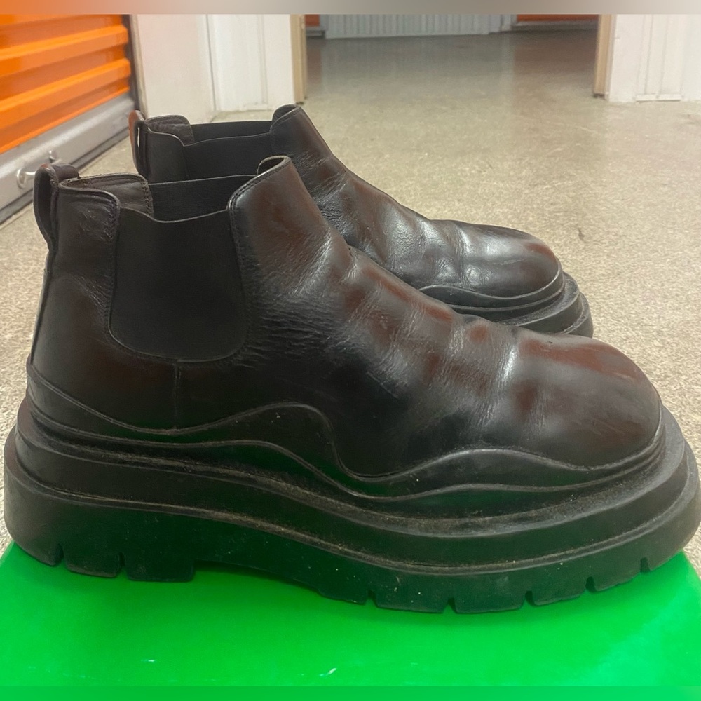 Bottega Veneta Tire Boots. Low tops. Size:45 = US:12 preowned.